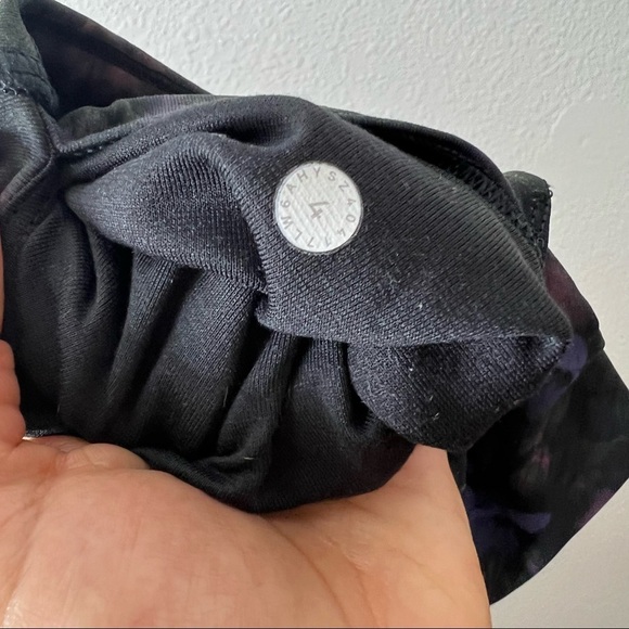 Lululemon- Train Times Crop 17” In Frozen Flourish Multi- 4 - Picture 10 of 11